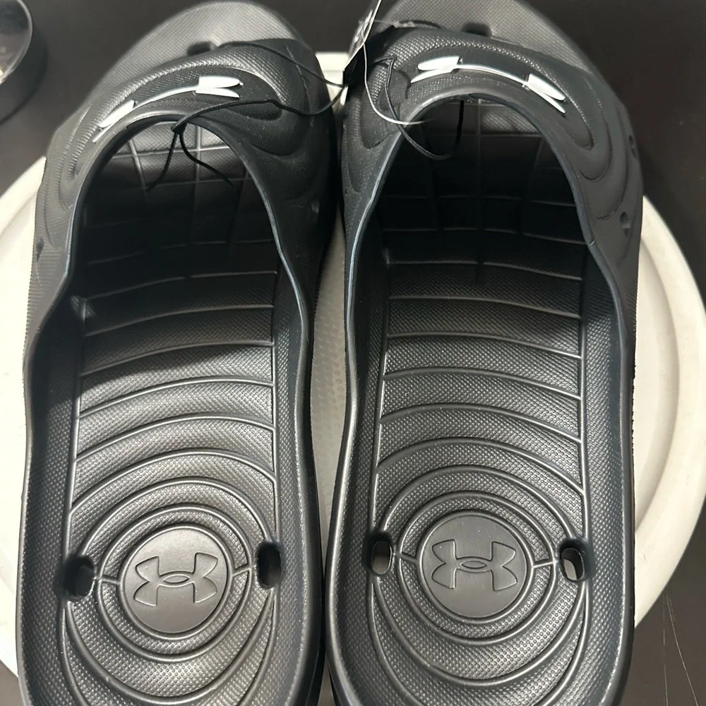 🆕Under Armour Locker IV Slides